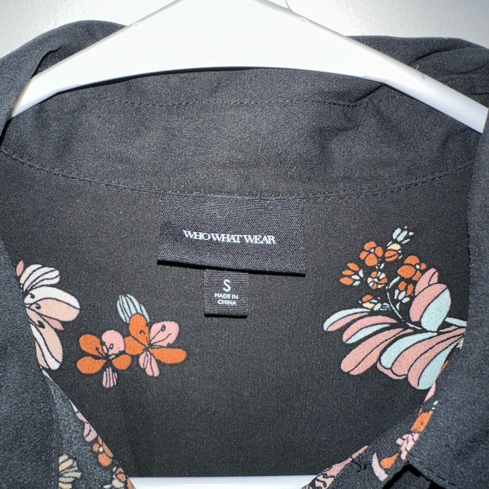 Floral button down - Picture 2 of 3
